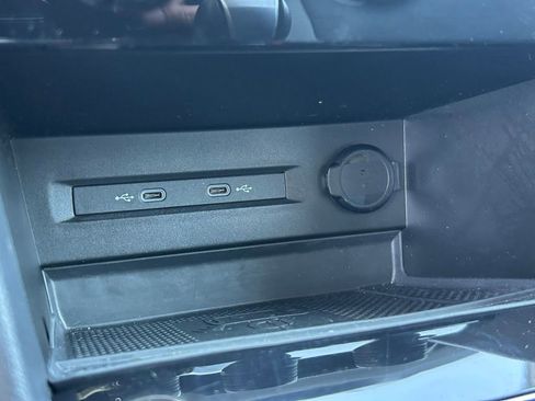 Certified 2023 Volkswagen Taos SE FWD image 35