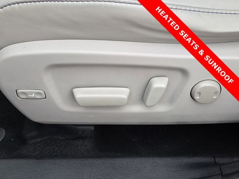 Used 2019 Toyota Highlander XLE image 16