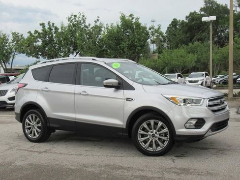 Used 2018 Ford Escape Titanium image 2