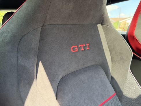 Used 2026 Volkswagen GTI SE FWD image 22