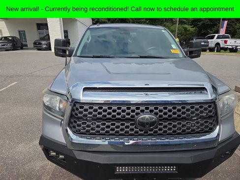 Used 2019 Toyota Tundra SR5 w/ SR5 Upgrade Package AWD/4WD image 2