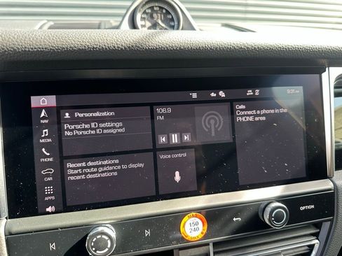 Used 2025 Porsche Macan image 25