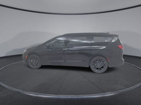 New 2026 Chrysler Pacifica Limited image 11