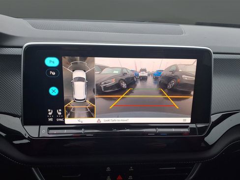 Used 2024 Volkswagen Atlas Cross Sport SEL Premium R-Line image 31