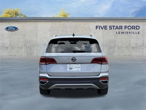 Used 2022 Volkswagen Taos SE FWD image 5