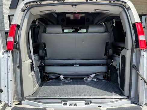 Used 2019 GMC Savana 2500 RWD image 37