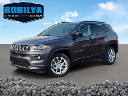 Used 2023 Jeep Compass Latitude AWD/4WD image 1