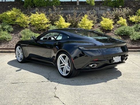 Used 2024 Aston Martin DB12 Coupe image 2