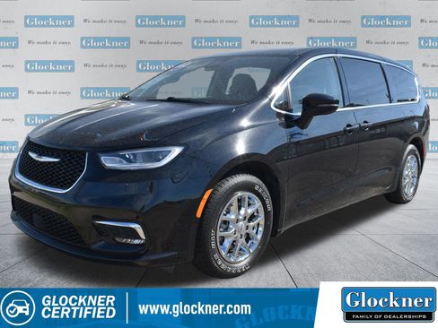 Used 2024 Chrysler Pacifica Touring-L FWD image 1
