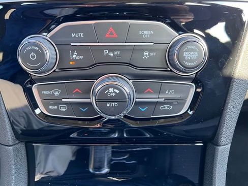 Used 2023 Chrysler 300 Touring w/ Safetytec Plus Group image 20