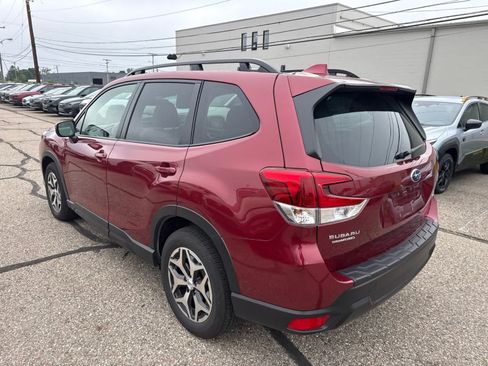 Used 2023 Subaru Forester Premium AWD/4WD image 2