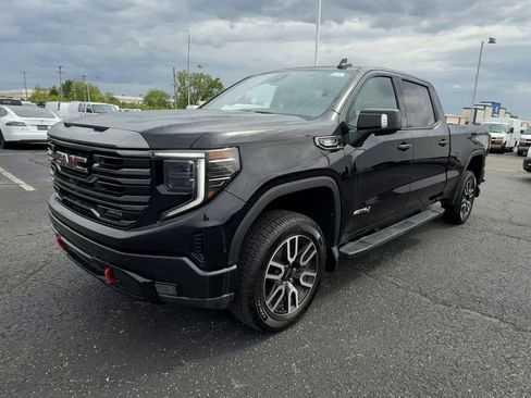 Used 2023 GMC Sierra 1500 AT4 w/ AT4 Preferred Package AWD/4WD image 4