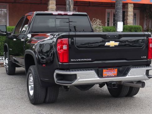 Used 2024 Chevrolet Silverado 3500 LTZ w/ LTZ Plus Package AWD/4WD image 6