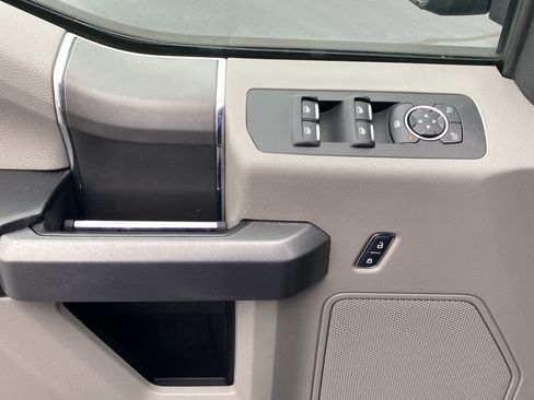 Used 2015 Ford F150 XLT w/ Equipment Group 301A Mid image 9