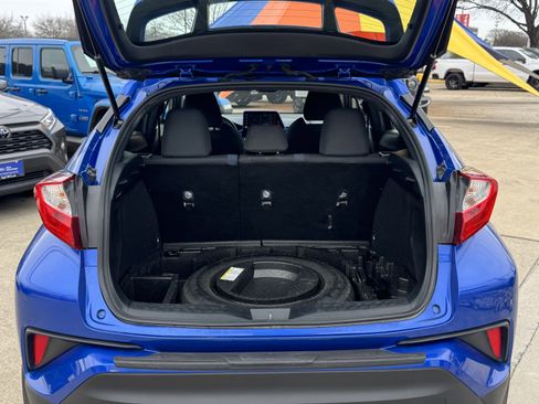 Used 2022 Toyota C-HR Limited image 8