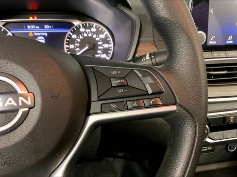 Used 2025 Nissan Altima 2.5 SV FWD image 19