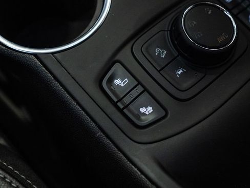 Used 2024 GMC Terrain SLT image 32