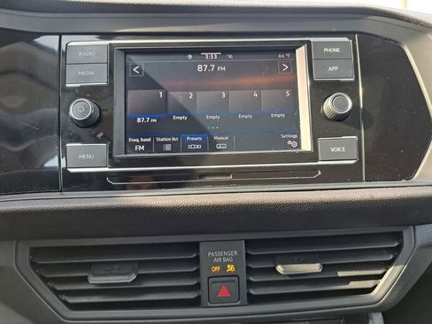 Used 2023 Volkswagen Jetta SE w/ Panoramic Sunroof Package image 10