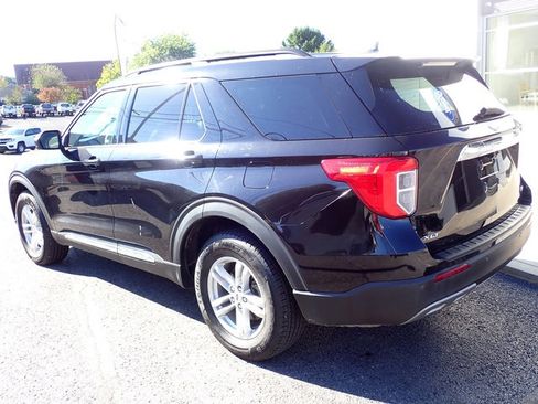 Certified 2022 Ford Explorer XLT w/ Equipment Group 202A image 3