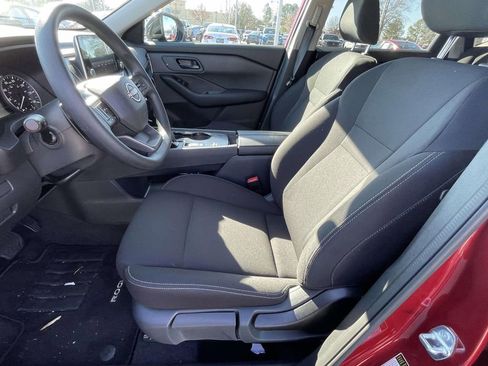 Used 2025 Nissan Rogue S image 12