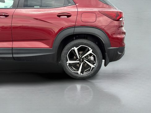 Used 2023 Chevrolet TrailBlazer RS w/ Sun and Liftgate Package AWD/4WD image 32