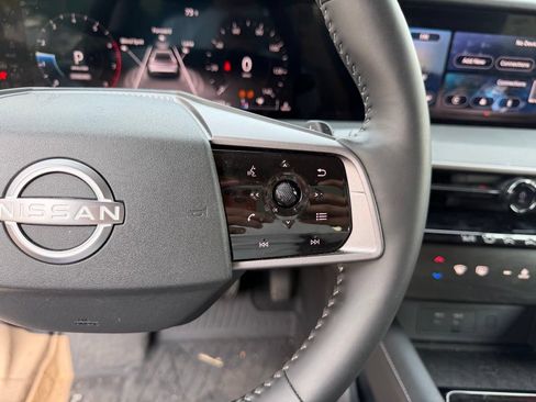 Used 2025 Nissan Murano SV AWD/4WD image 18