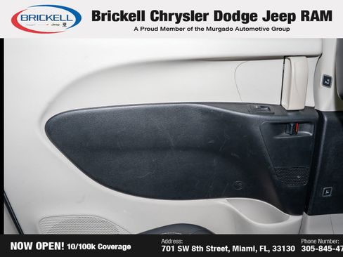 Used 2022 Chrysler Pacifica Touring-L image 13