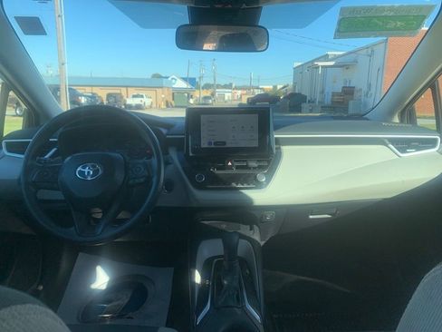 Used 2025 Toyota Corolla LE image 26