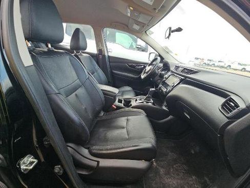 Used 2018 Nissan Rogue Sport SL image 4