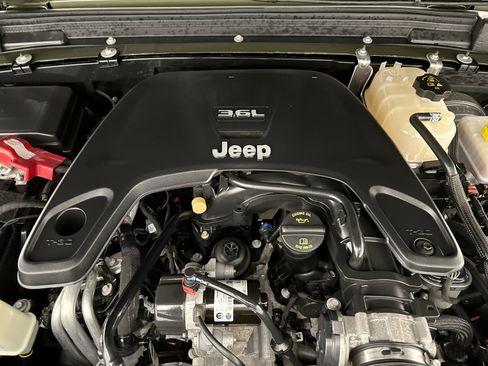 Used 2021 Jeep Wrangler Unlimited Rubicon image 24