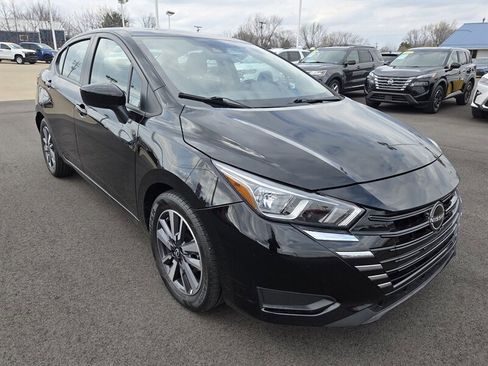 Used 2024 Nissan Versa SV image 1