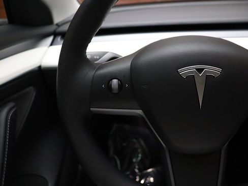 Used 2022 Tesla Model 3 Standard Range image 37