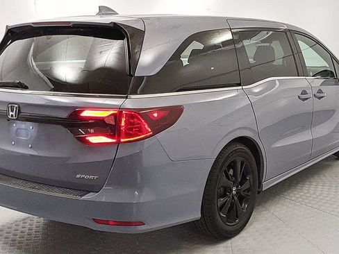 Used 2023 Honda Odyssey Sport image 3
