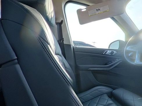 Used 2025 BMW X7 xDrive40i w/ Premium Package AWD/4WD image 31