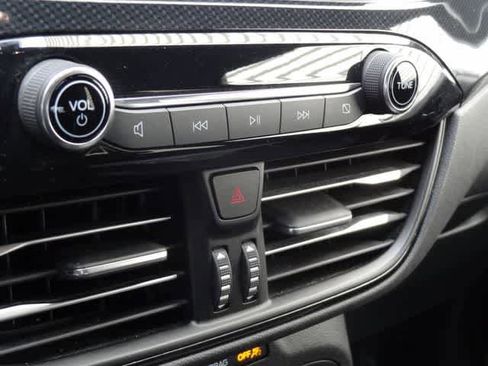 Used 2024 Ford Escape ST-Line image 25