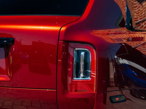 Used 2023 Rolls-Royce Cullinan AWD/4WD image 32