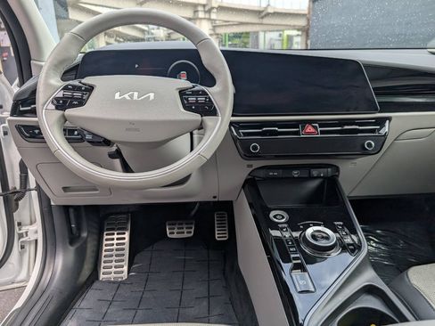 Used 2023 Kia Niro Wave w/ Wave Preserve Package FWD image 11