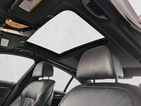 Used 2018 BMW 530i xDrive image 16