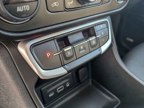 Used 2022 GMC Terrain SLT w/ Infotainment Package II image 23