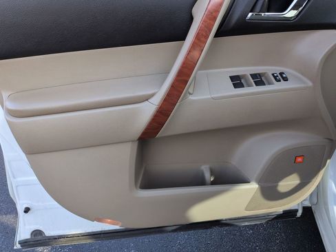 Used 2010 Toyota Highlander Limited AWD/4WD image 10