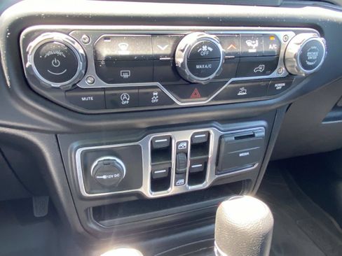 Used 2022 Jeep Gladiator Overland AWD/4WD image 29