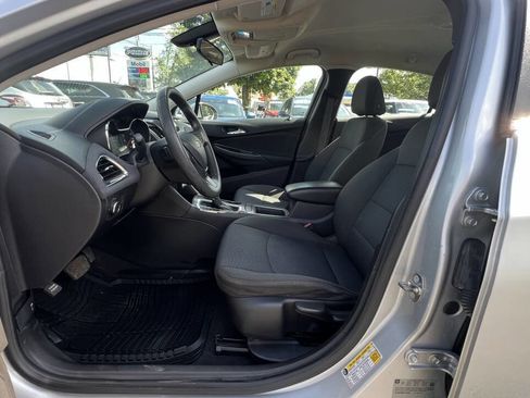 Used 2017 Chevrolet Cruze LT image 12
