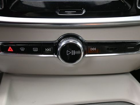 Used 2025 Volvo V60 B5 Cross Country Plus AWD/4WD image 23
