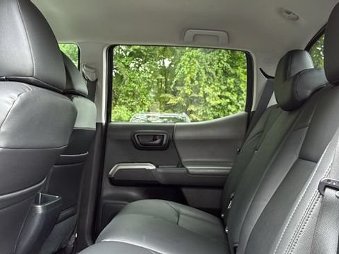 Used 2022 Toyota Tacoma SR5 AWD/4WD image 21