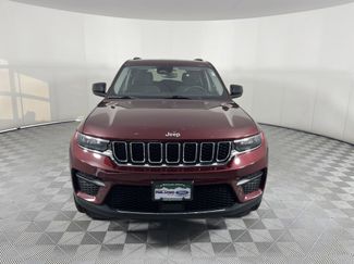 Used 2023 Jeep Grand Cherokee Laredo video 2