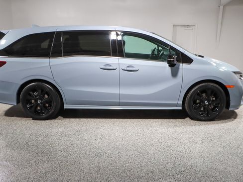 Used 2024 Honda Odyssey Sport image 6