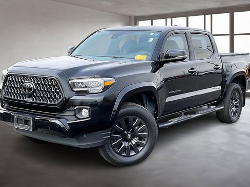 Used 2022 Toyota Tacoma Limited image 3