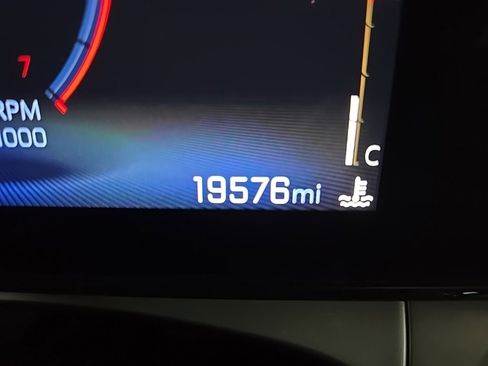 Used 2024 Chevrolet Trax LT w/ Sunroof Package image 23