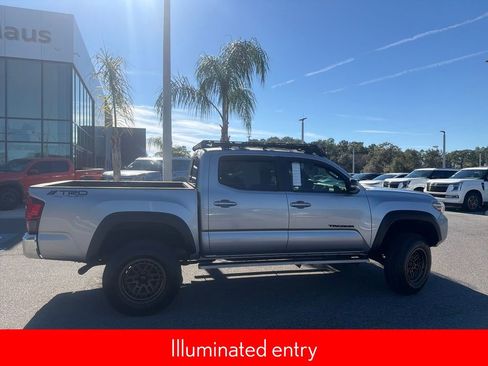 Used 2018 Toyota Tacoma TRD Off-Road image 10
