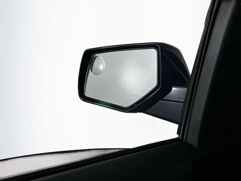 Used 2018 Chevrolet Suburban LT image 16